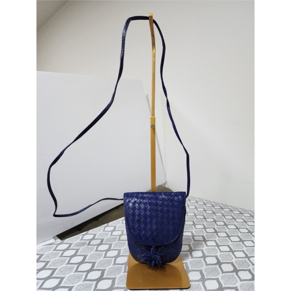 Authentic BOTTEGA VENETA INTRECCIATO Vintage Leather Crossbody Bag Navy Blue